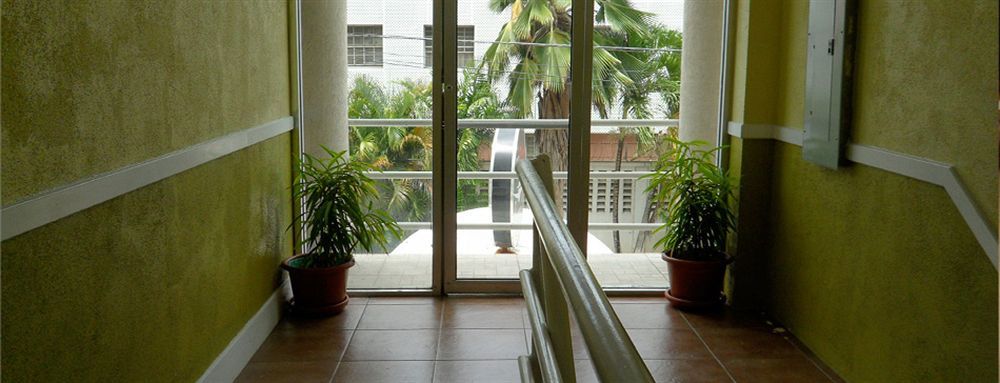 Inn Flight Suites Piarco Bagian luar foto