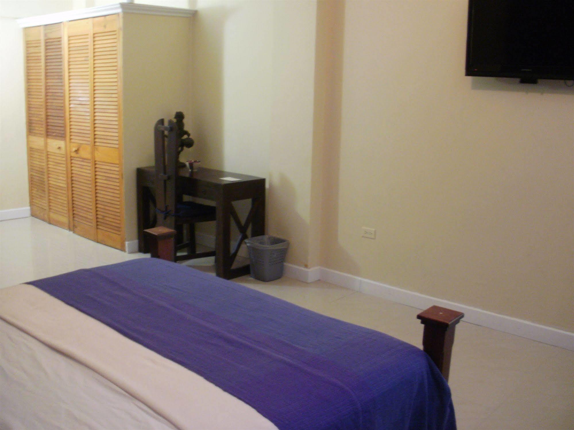 Inn Flight Suites Piarco Bagian luar foto