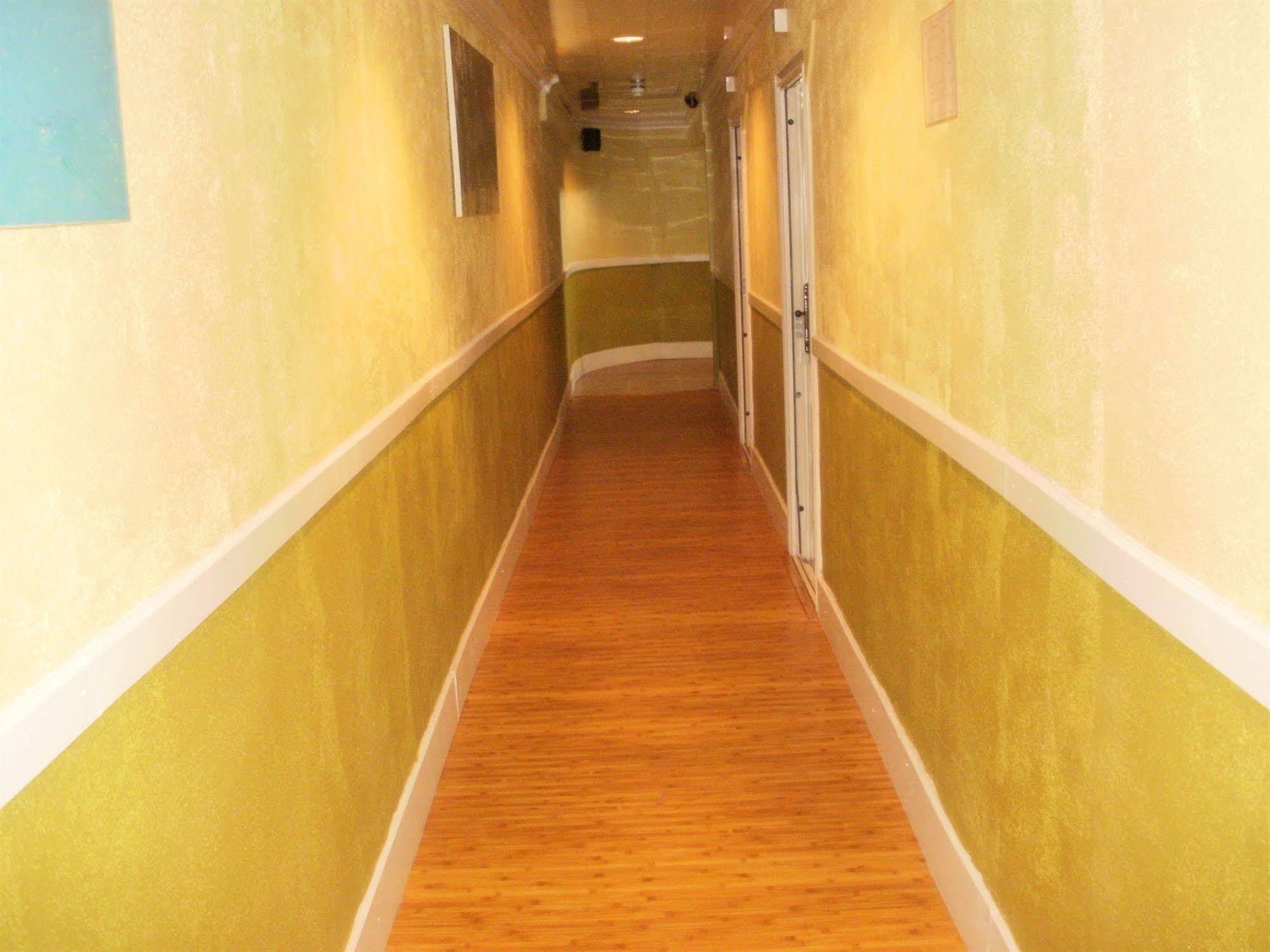 Inn Flight Suites Piarco Bagian luar foto