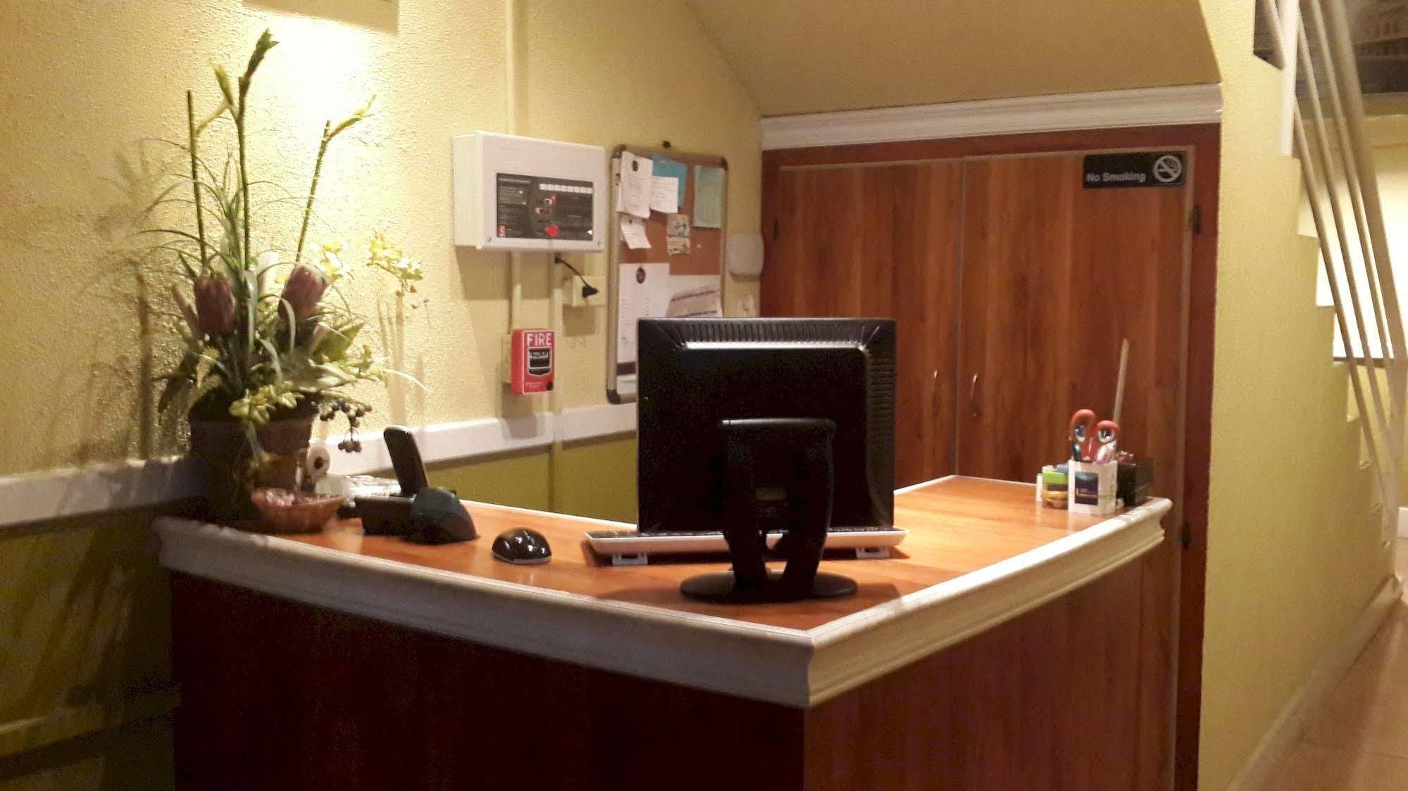 Inn Flight Suites Piarco Bagian luar foto